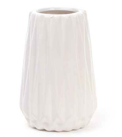 Белая керамическая ваза в скандинавском стиле. Можно использовать как самостоятельный интерьерный декор или вазу под цветы