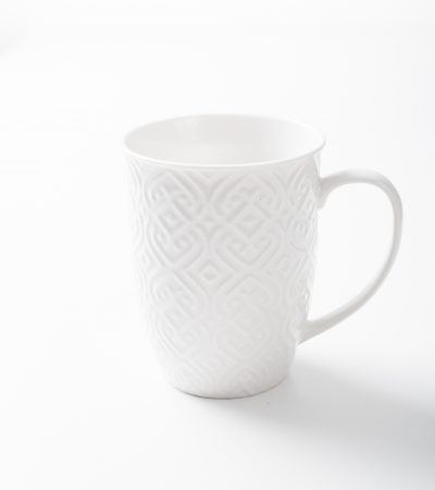 Красивая керамическая чашка с орнаментом для чая и кофе