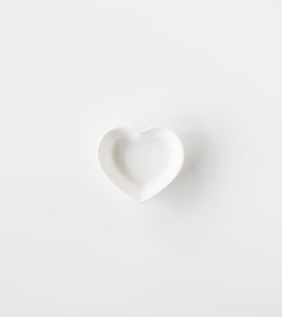 Небольшое белое керамическое блюдо для украшений White Heart, белая подставка для бижутерии в форме сердца