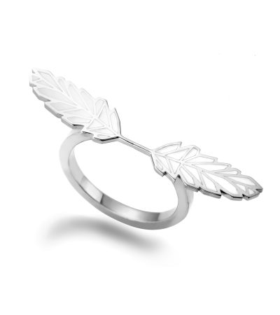 Серебряное кольцо с белыми перьями