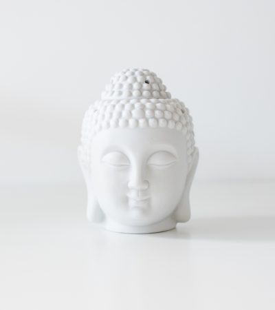 Белая фарфоровая аромалампа голова Будды