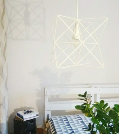 Легкий и элегантный геометрический интерьерный светильник в скандинавском стиле. Потолочный светильник белого цвета, выполненный в технике химмели