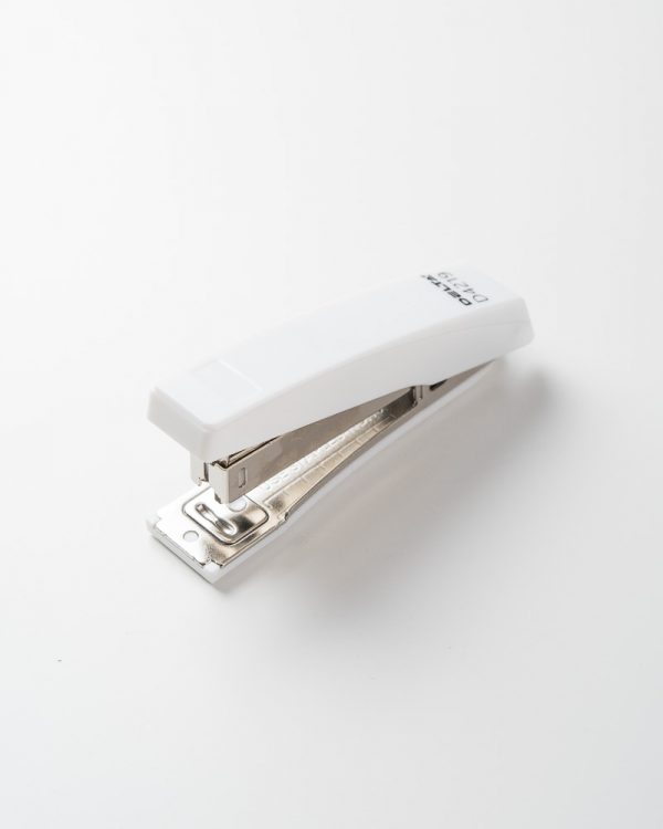 Белый офисный степлер со скобами №10. Аккуратный минималистичный степлер белого цвета