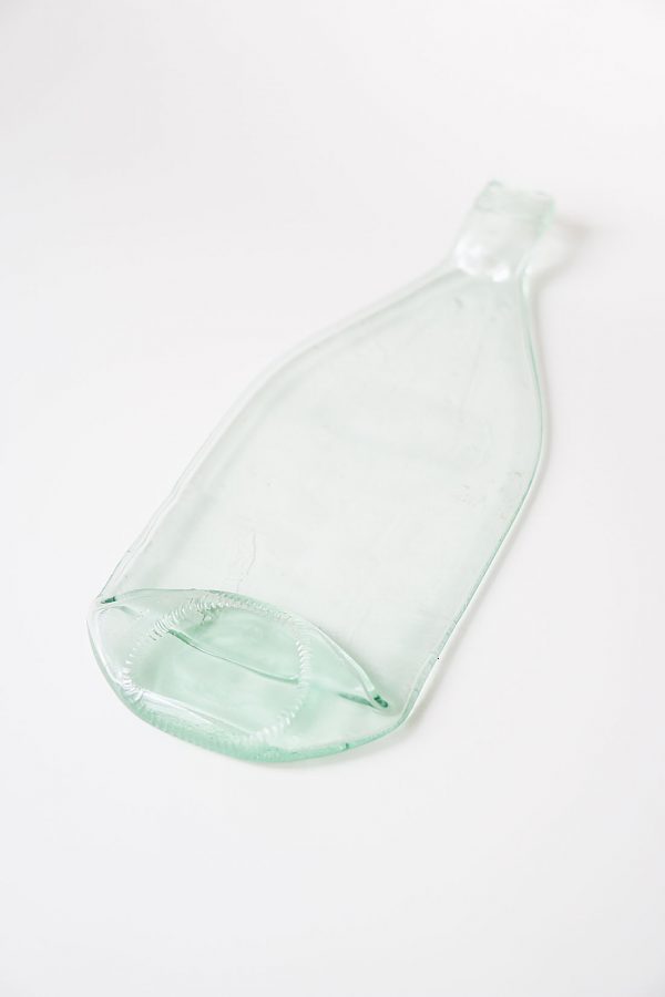Сервировочная доска из расплавленной стеклянной бутылки