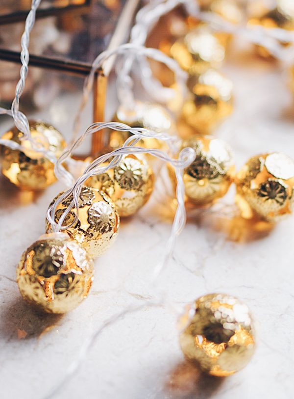 Golden Bells — гирлянда золотые бубенцы, новогодняя гирлянда с лампочками в форме бубенчиков с теплым белым светом и красивым ажурным свечением