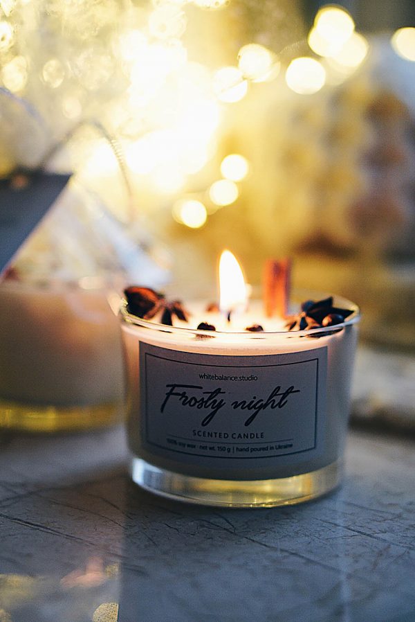 Frosty night — соевая свеча с ароматом рождественских пряностей с добавлением натуральной корицы, бадьяна и душистого перца