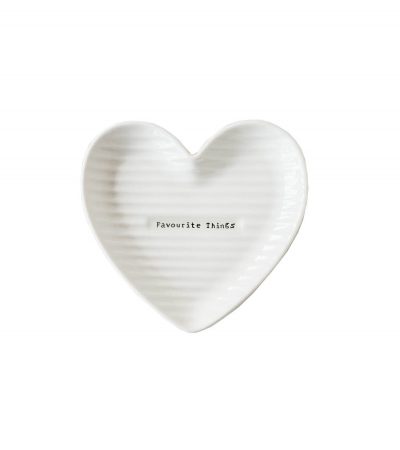 Тарелочка в форме сердца. Белая керамическая подставка под бижутерию с надписью Favourite Things.