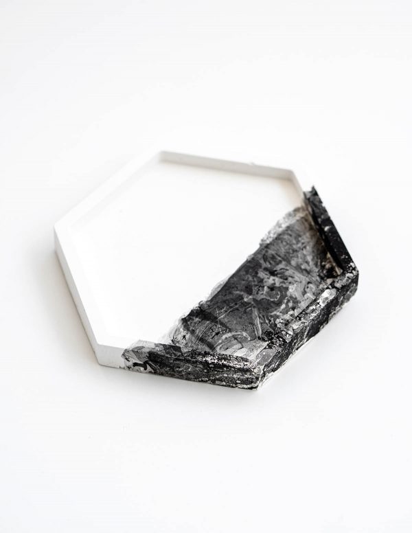 Шестиугольная подставка для хранения украшений Hexagon Black, тарелочка сота ручной работы с декором