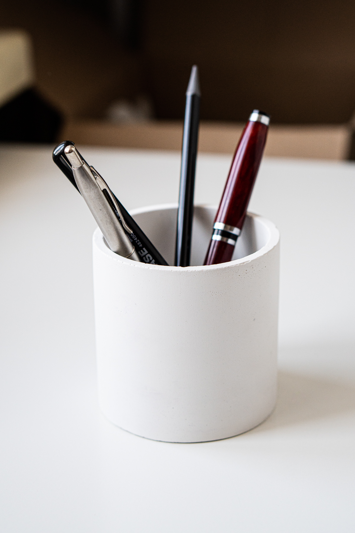 Бетонний циліндричний органайзер для робочого столу, біла підставка для олівців та ручок з бетону