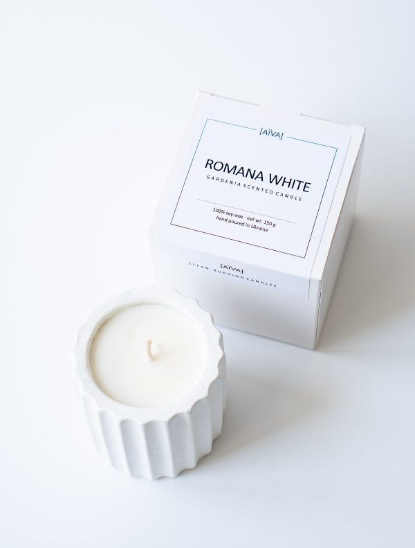 Соєва свічка в бетонному підсвічнику Romana White з ароматом гарденії