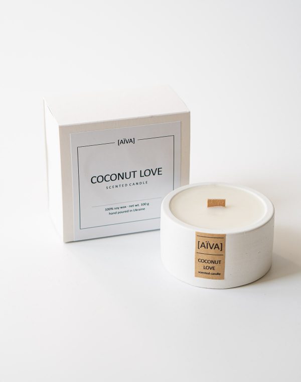 Елегантна мінімалістична свічка в білому бетонному підсвічнику, соєва свічка з дерев'яним фітілем з ароматом кокосового десерту