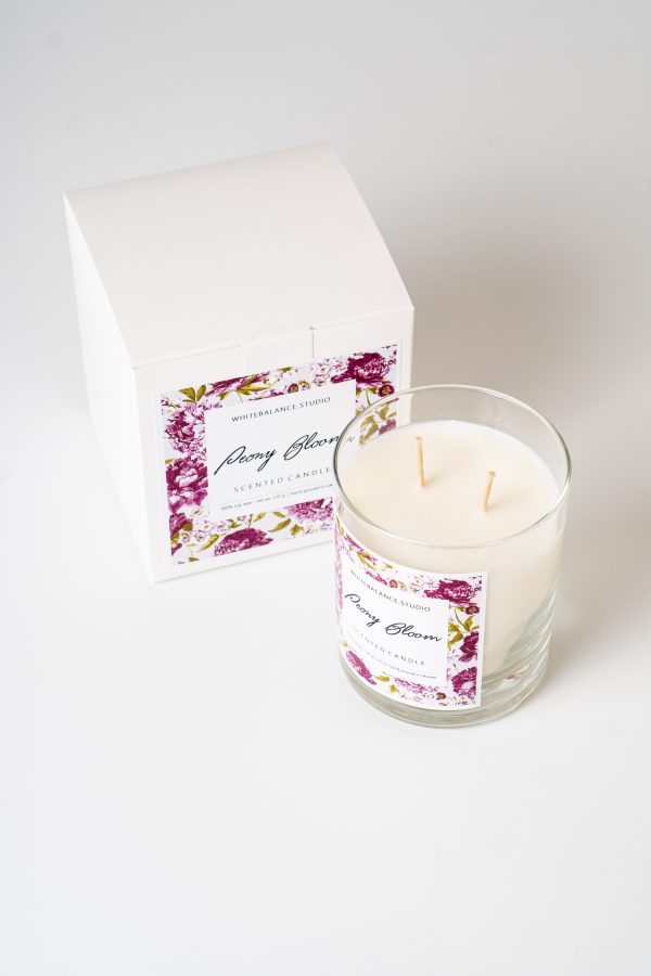 Peony Bloom · Свічка з ароматом півонії з подвійним ґнотом в коробці (210 г)